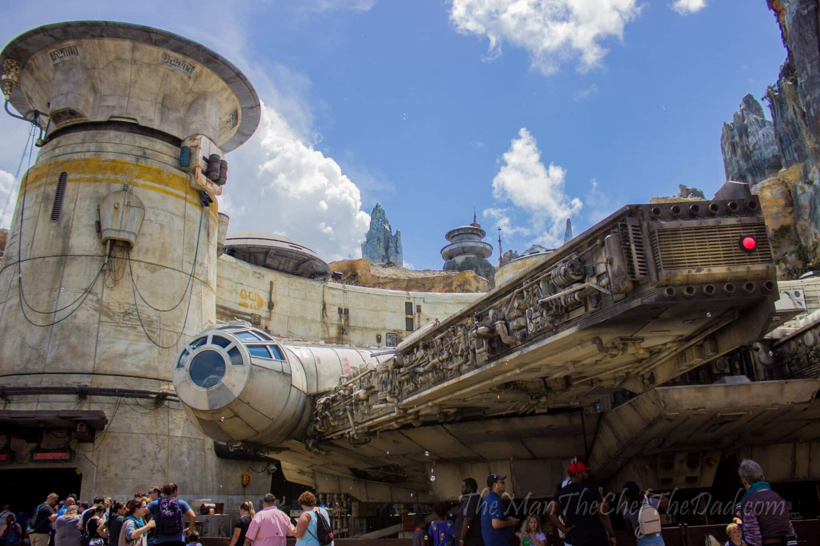 Exploring Star Wars: Galaxy’s Edge – Sights and Shops